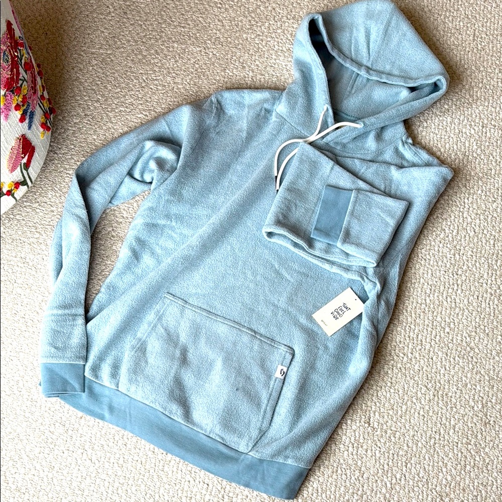 Unisex Blanketblend Hoodie. Feat! New in package.